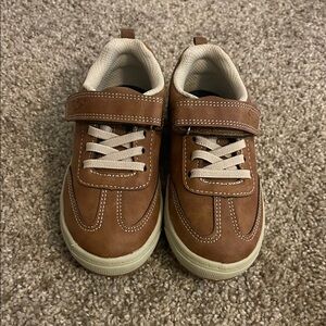 Oshkosh Boys Sneakers (Size 9)